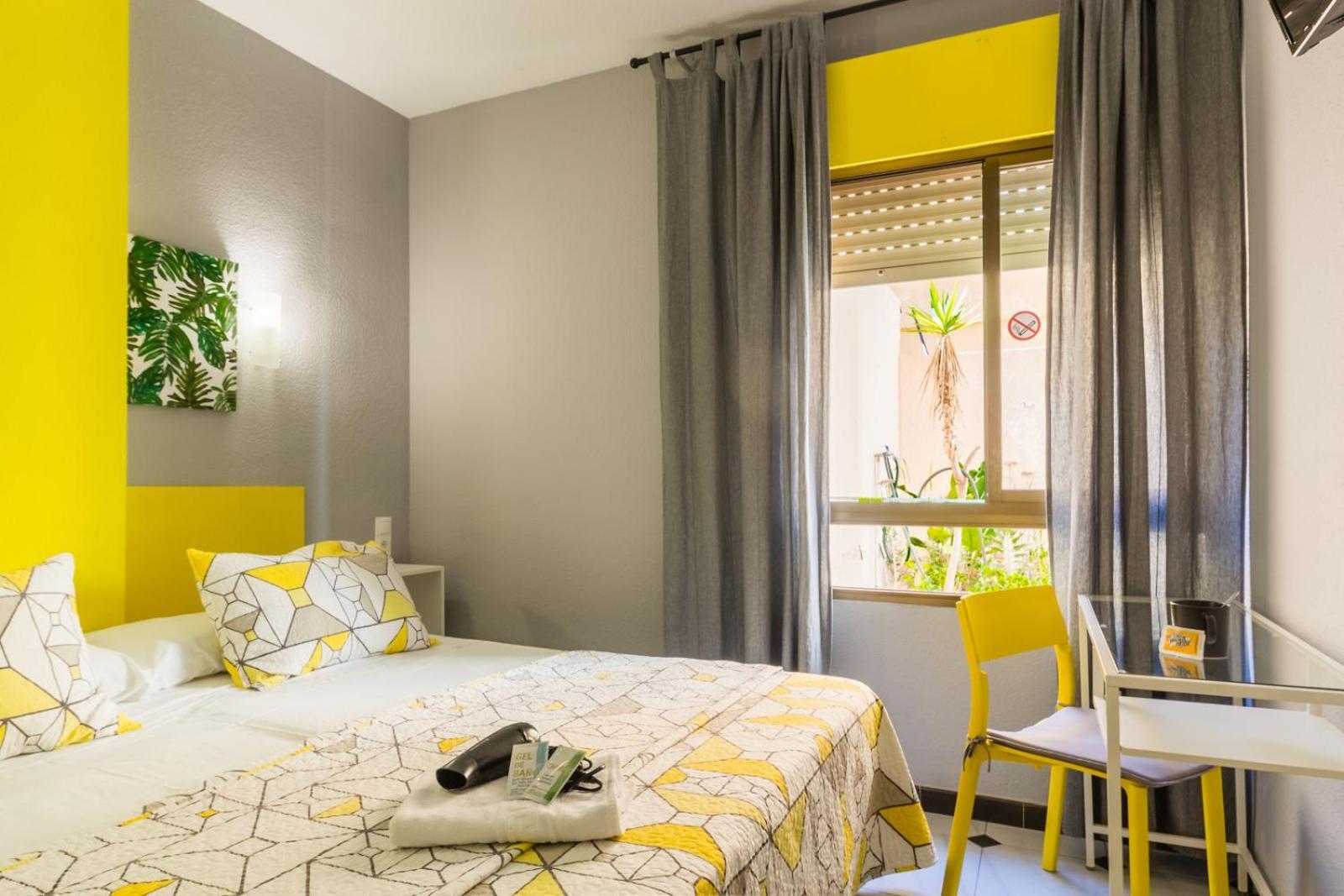 Hostal Tropical Almunecar Luaran gambar